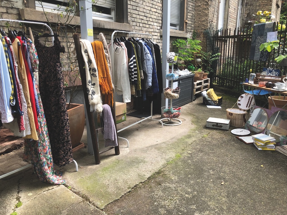 Bild: Hinterhof-Flohmarkt in der Oststadt