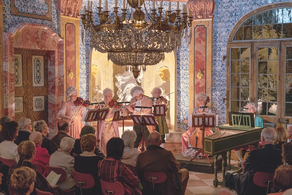 Bild: „Festliche Serenaden Schloss Favorite“