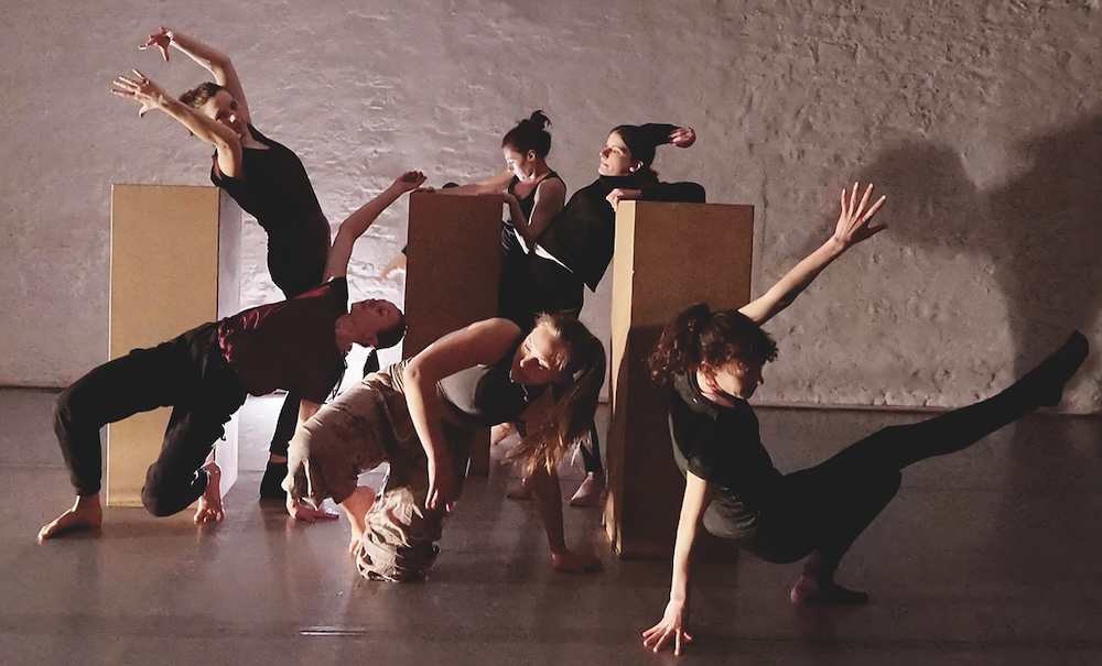 Klappeauf Karlsruhe - Artikel: Tanztribüne "Bookstore" Bild: Tanztribüne "Bookstore"