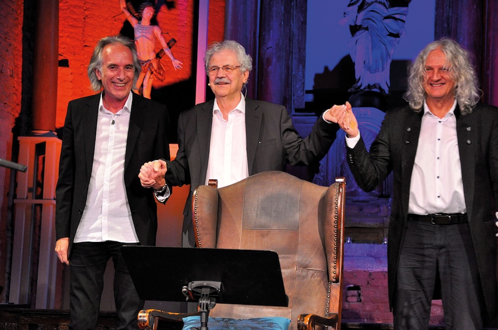 Bild: „Das Schiefe Märchen-Trio“