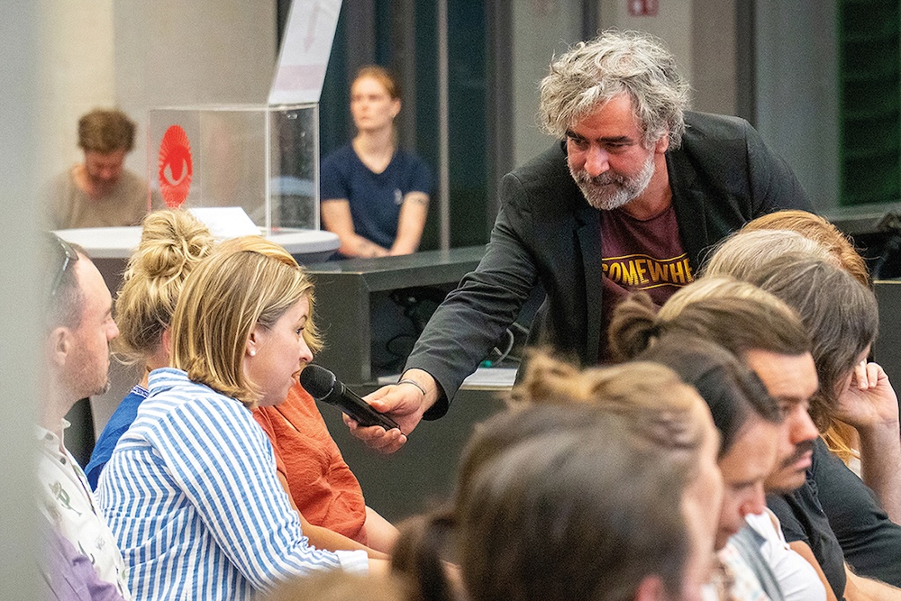 Bild: Sprechen wir wieder miteinander?